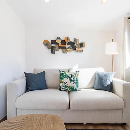 Perfect 1 Bed In Chiado With Terrace And Aircon * Лиссабон